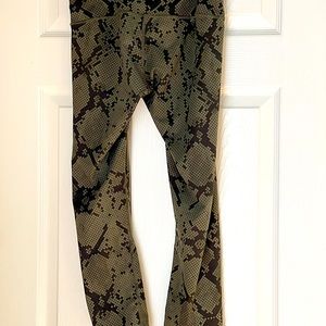 Lululemon Snake Crop Wunder Under